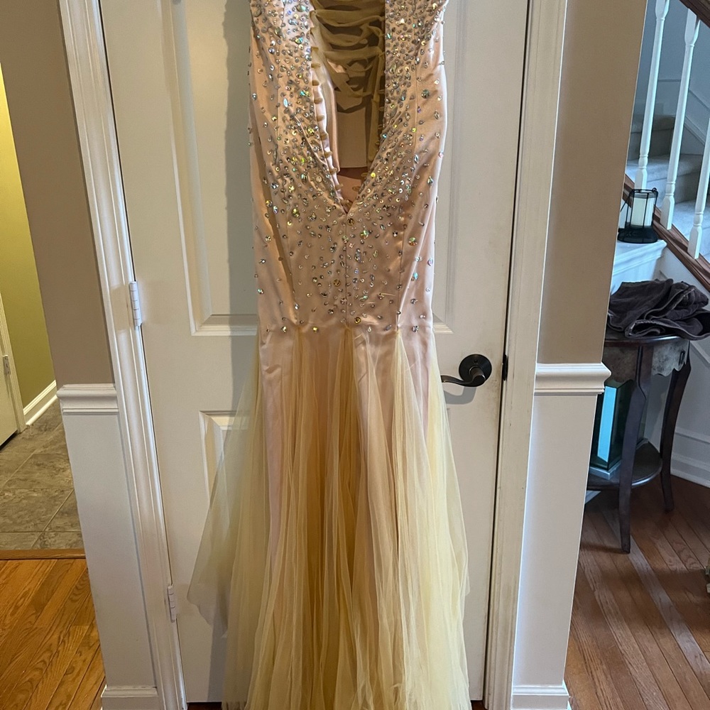 Blush colored gorgeous prom dress size 6/8